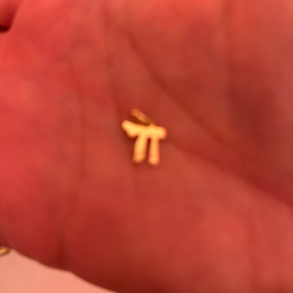 14KT Yellow Gold Jewish Chai Symbol Flat Shiny Pendant Charm "Alive" - Picture 3 of 7